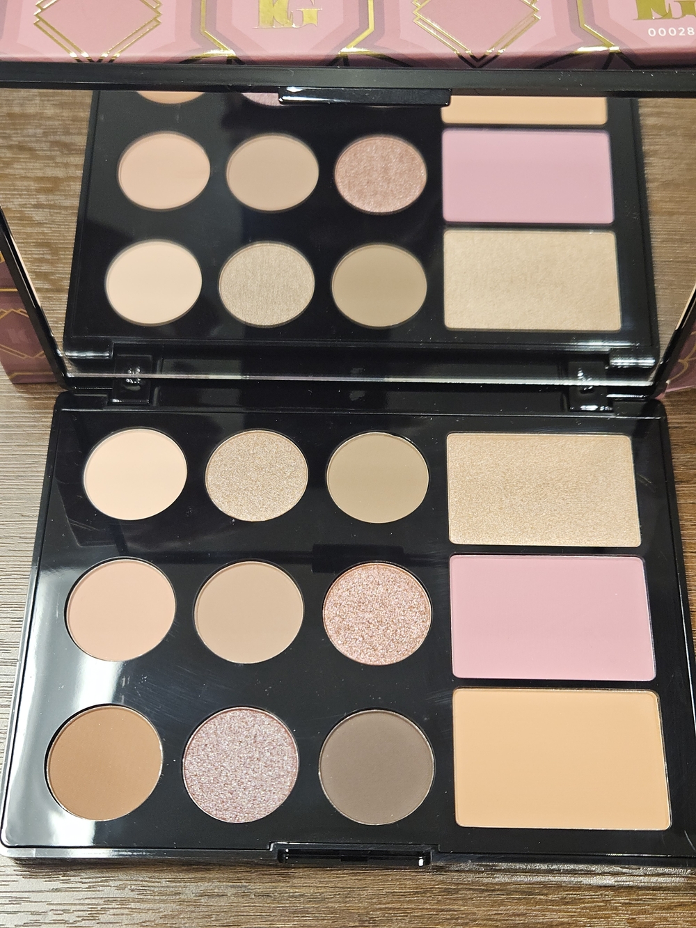 Laura Geller Neutral Eyeshadow Palette with Pink Blush & Champagne Highlighter